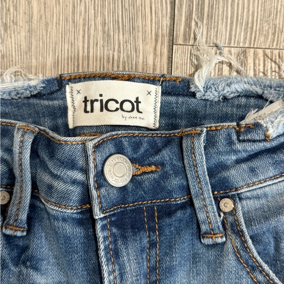 Tricot Denim Crop Fray Hem, Size 5/26, Medium-Light Wash, Distressed, Mid Rise - Picture 7 of 8